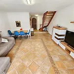 Beautiful House With Mountain And Ocean View Apartamento