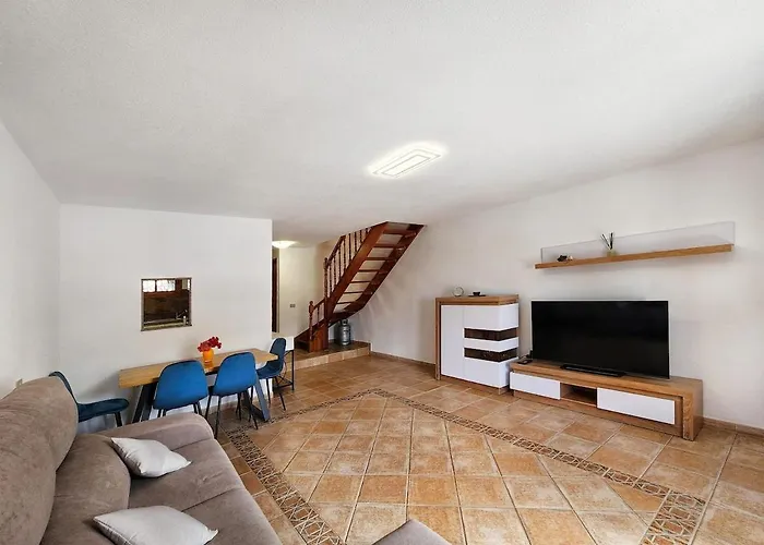 Апартаменти Beautiful House With Mountain And Ocean View Адехе