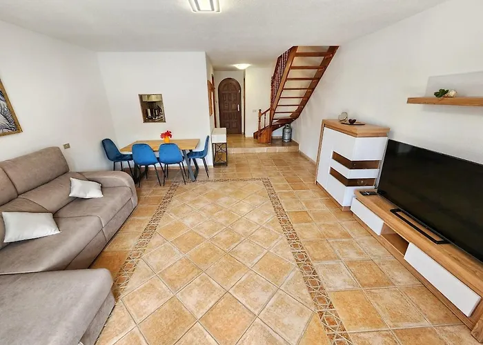 Beautiful House With Mountain And Ocean View Appartement