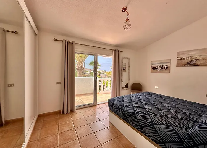 Апартаменти Beautiful House With Mountain And Ocean View Адехе